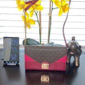 Michael Kors- crossbody logo & maroon combination